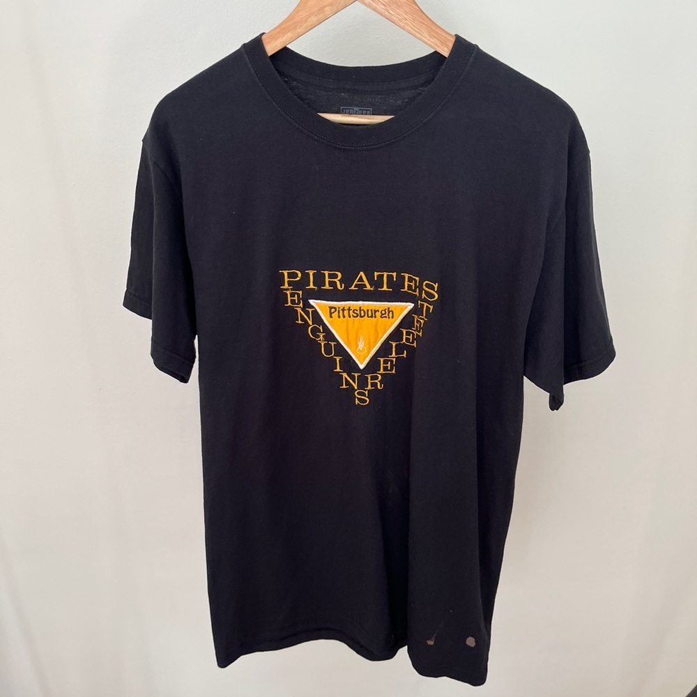Vintage Embroidered Black and Gold Pittsburgh Penguins Steelers Pirates T-Shirt